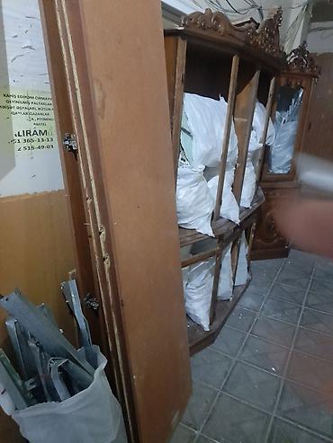un kisəsi: Məhsul: Taxta vitrin-bufet (oyma dekorlu) Təsvir: - Korpus: Kütləvi — 6