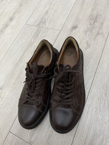 коричневые мужские туфли: Ботинки в хорошем состоянии. Натуральная кожа брали в Лион