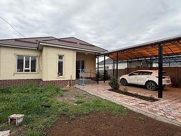 Продажа коттеджей и домов: ПРОДАЁТСЯ ОТЛИЧНЫЙ ДОМ❗️ 📍 ж/м Рухий-Мурас, Бишкек 🏠 Дом: 105 м² 🛏 — 14