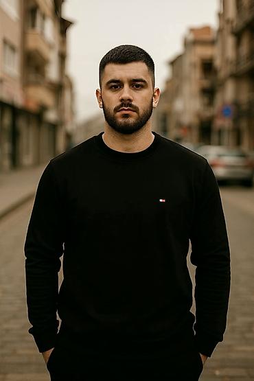 pull and bear torbice: Muške crne dukserice bez kapuljače – izbor brendova i minimalističnih — 3