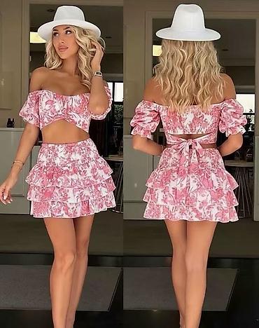 kiko: Dvodijelni ženski set – top i mini suknja s volanima
3300 din
S M L — 3