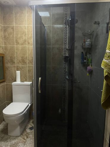 Uzunmüddətli kirayə mənzillər: Mənzil kirayə verilir. 3 otaq, 19.8 mərtəbə, 90 kv, tam əşyalı — 14