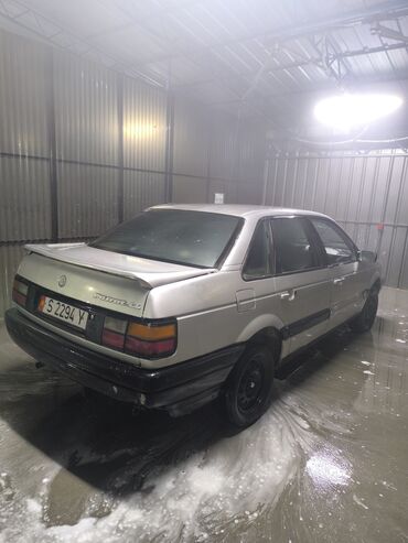 Volkswagen: Volkswagen Passat: 1989 г., 1.8 л, Механика, Бензин, Седан — 9