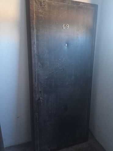 дверь наружные: Входная дверь, Металл, цвет - Черный, Б/у, 2 * 93, Самовывоз