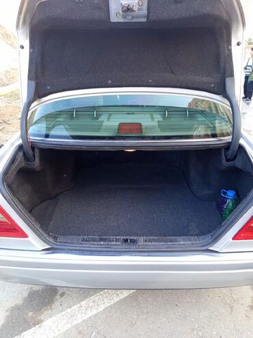 Mercedes-Benz: Mercedes-Benz 230: 2.3 l | 1997 il Sedan — 4