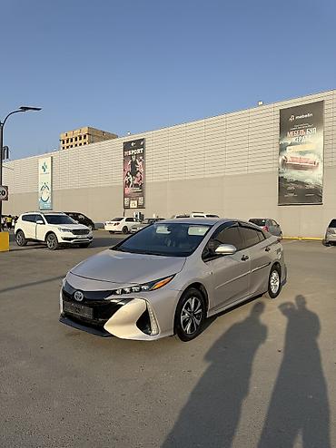 Toyota: Toyota Prius: 2017 г., 1.8 л, Вариатор, Гибрид, Лифтбек — 2