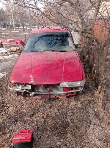 Mazda: Mazda 626: 1990 г., 2 л, Механика, Бензин, Седан