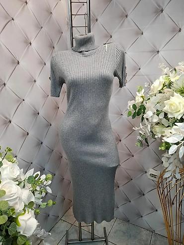 Haljine: Rebrasta pletena haljina sa poludolčevitom - Kroj: uska, midi dužina — 6