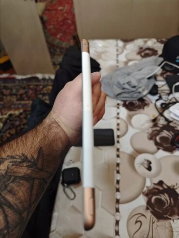 Masaüstü kompüterlər və iş stansiyaları: Apple iPad 10 (2022), 10,2", < 64 GB