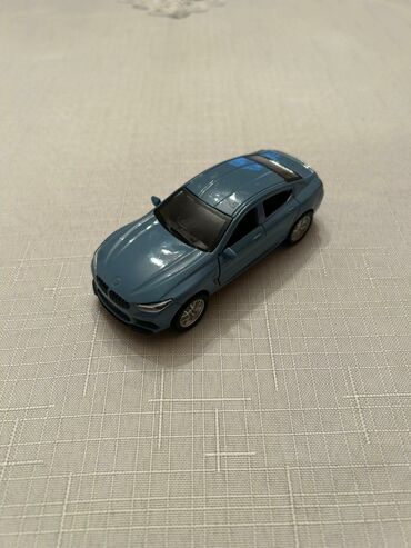Oyuncaqlar: Lada Vaz 21013 retro modelkası satılır. Təzədir.Dəmirdir.Ağ,qara,sarı