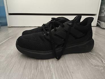 Kişi ayaqqabıları: Tam qara Adidas idman ayaqqabısı - Model: qaçış/treyninq tərzində — 2