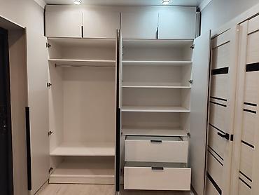 кухыный стенка: Встроенная мебель для квартиры: шкаф-купе и кухонный гарнитур в едином — 2