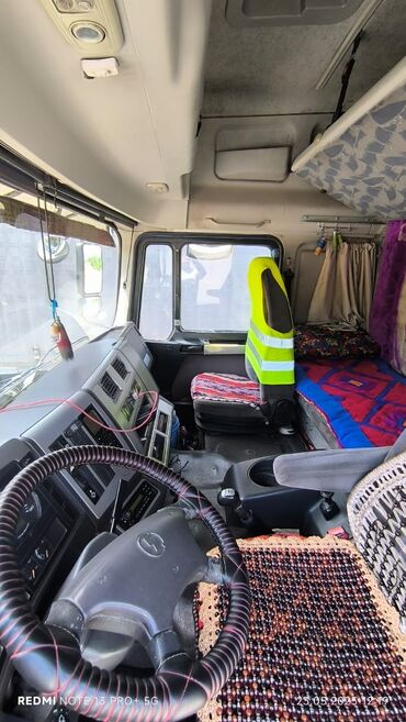 Тягачи: Тягач, Shacman, 2012 г., Тентованный — 5