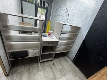 стеллаж витрина стеклянный: Полка для магазина, Б/у, Дерево, Самовывоз