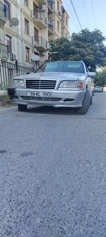 e class: Mercedes-Benz 220: 2.2 l | 2000 il Universal