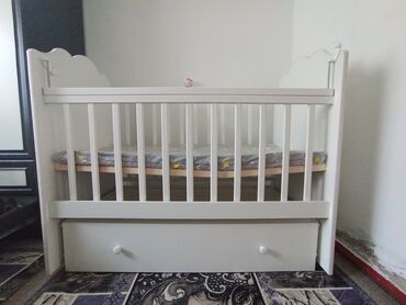 детская кровать вместе с матрасом: Б/у