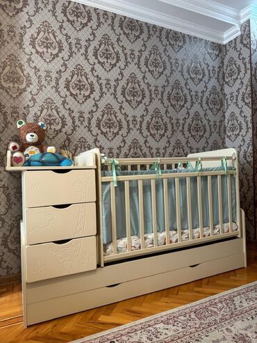 Manejlər: Kravat 160 azn Happy Babydan Baha alınıb.Usaq 4/5defe yatın.Yellenır 5