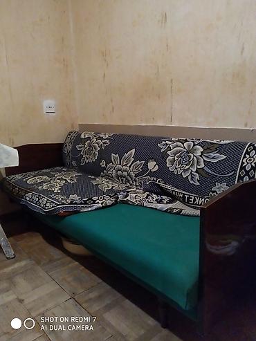 çərçivəli divan: Taxta çərçivəli klassik divan - Material: parlaq laklı taxta — 1