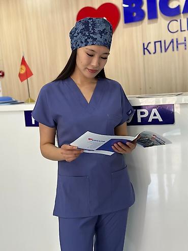 кастыли: Медицинский костюм (скраб): топ с V‑образным вырезом и брюки - — 6