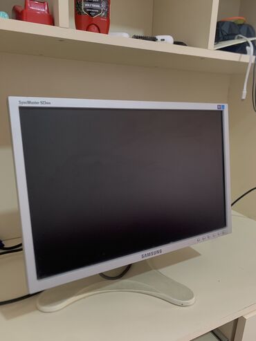 Monitorlar: Əsas Xüsusiyyətlər: 	•	Ekran Ölçüsü: 19 düym (48.3 sm diagonal)