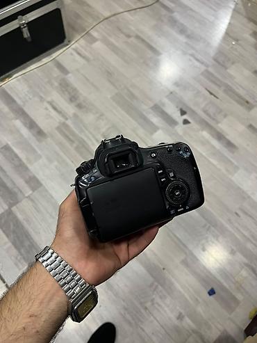 fed 3: Canon EOS 60D DSLR fotoaparat + Canon EF-S 18-55mm f/3.5-5.6 II kit — 2