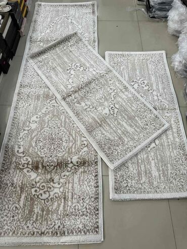 Tepisi i prostirke: Nova kolekcija
Set 3 staze
 (1) 76x250
(2) 63x140 — 4