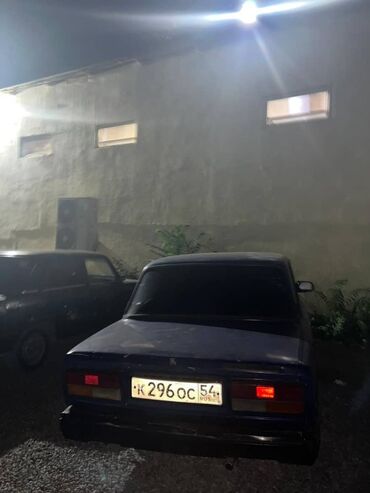 инжектор ваз 2107 купить: Автомобиль ВАЗ-2107 синего цвета. На задней части автомобиля