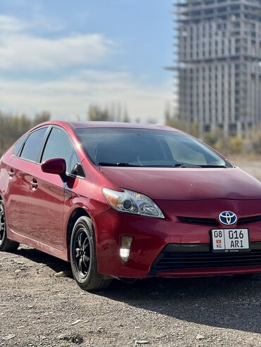 Toyota: Toyota Prius: 2015 г., 1.8 л, Вариатор, Гибрид, Универсал