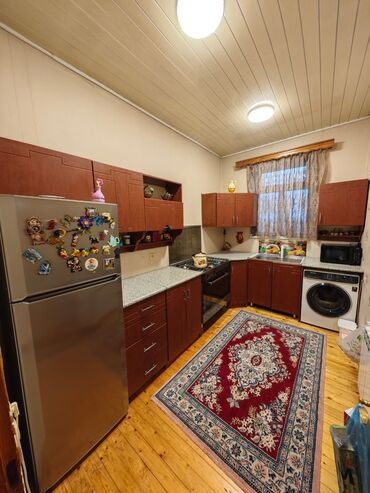 Ofis dəst mebeli: Metbex mebeli satilir. 350 azn.350x2.20. Ustunde moyka