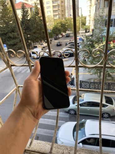 arxa goruntu: IPhone 11 Pro, Matte Midnight Green