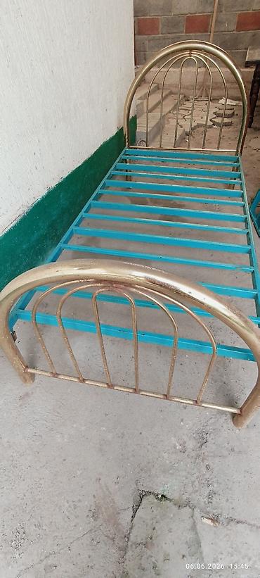 спальный крават бу: Продаю две железные кровати — 1