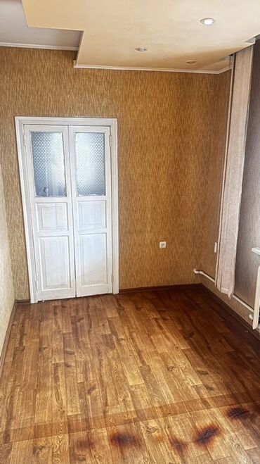 кызыл кыя жер уй: 70 кв. м, 4 бөлмө, Жылуу пол, Брондолгон эшиктер, Забор, тосулган