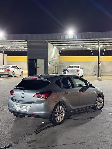 Opel: Opel Astra: 1.6 l | 2011 il 370000 km Sedan — 5