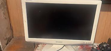 Monitorlar: Sharp AQUOS ağ rəngli LCD monitor/TV. - Ekran ölçüsü: təxminən 22–24 — 1