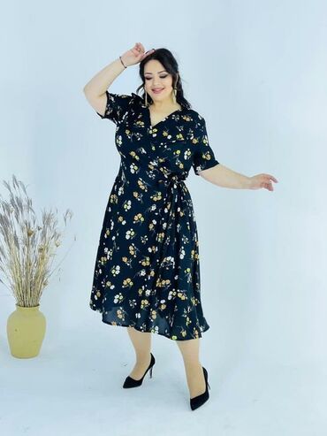 Повседневные платья: Платье.
в стиле max mara .
размеры: 52.
Платная доставка по городу — 6