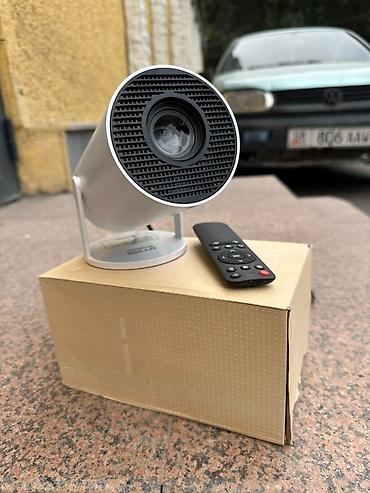 Компактный мультимедийный проектор с пультом отлично подойдёт для