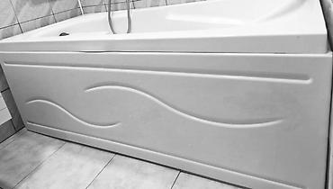 hamam pərdələri: Akril vanna – kompakt, künc yerləşdirmə üçün uyğun model. - Material — 1