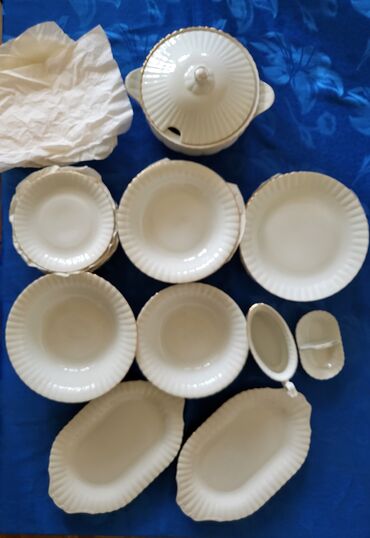 Kuhinjski setovi: Servis nov 80te.god. Poljska Chodziez porcelan za 6 osoba. Nezan — 2