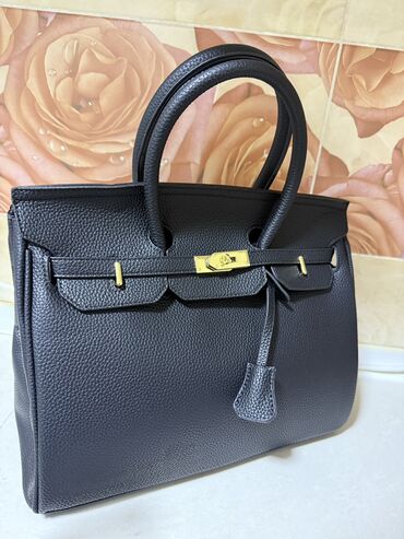сумка женская кожа: Женская с большим вместительным отделением,под Hermes Birkin 35