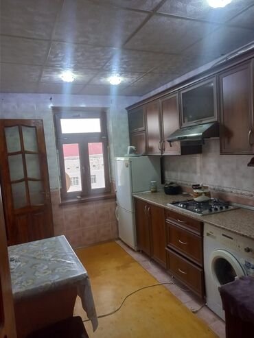 kirayə mənzil əhmədli: 18mk 4otaqli ev kira verilir əşyalı evdi 450azn vasitəçi haqqı