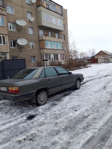 Audi 100: 1988 г., 2 л, Механика, Бензин, Седан