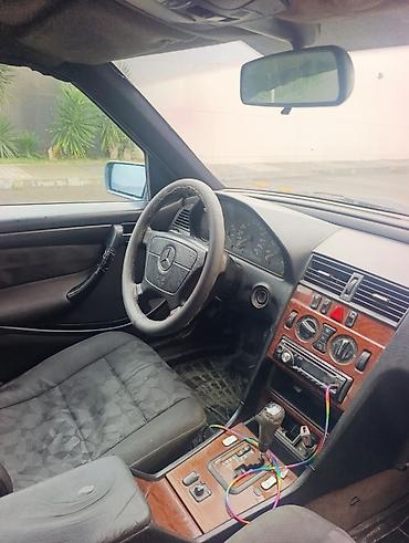zaslonka mersedes: Mercedes-Benz 250: 2.5 l | 1998 il Sedan — 4