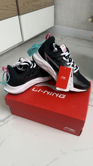 Women's Sneakers and athletic shoes: Кроссовки лининг оригинал. Заказывала через пойзон. Размер не подошёл — 1