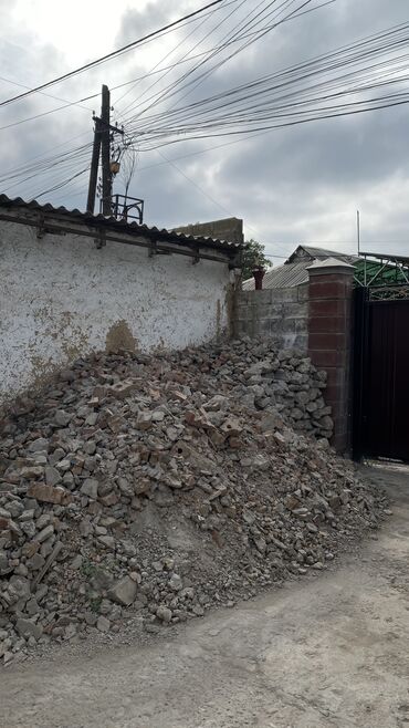 отдам даром новорожденные вещи: Строй Мусор 🗑️ 
Отдам даром (только заберите 😅) 
Самовывоз 💪