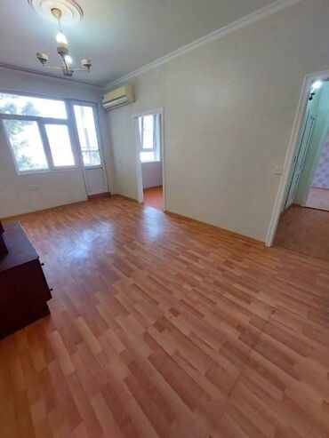 купить бак для воды: Bakı, 4-cü mikrorayon, 2 otaqlı, Köhnə tikili, m. Memar Əcəmi, 50 kv. m