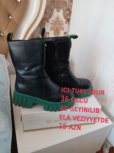 Çəkmələr: Qadın botları – qara üst, yaşıl qalın dişli altlıqla. - Ölçü: 36 az — 1