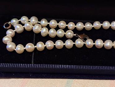 броши: Бусы белый натур жемчуг 1 000 - 2 000 сом круглые можно на ювелирн изд — 2