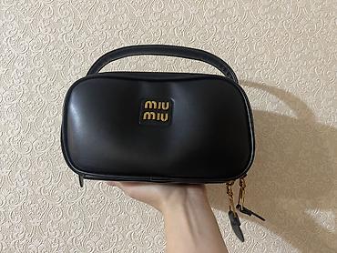 acne studio: Сумка Miu Miu компактного формата в чёрном цвете.
Новая — 1
