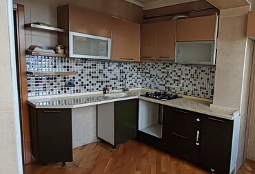 кухня мебель: Metbex satilir 400 azn.Uzerinde qazla+aspirator verilir.Tokme