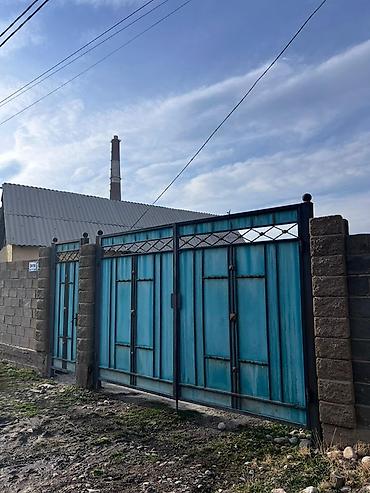 Продажа коттеджей и домов: Продается земельный участок с 2х комнатной времянкой в развивающем at lalafo.kg — 1 Продажа коттеджей и домов: Продается земельный участок с 2х комнатной времянкой в развивающем — 1